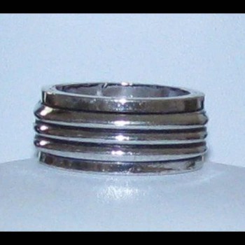 Bague indienne fantaisie en métal aspect triple anneau