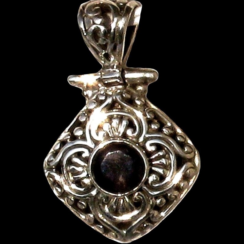 Bijoux indiens - Pendentif argent Iolite (Saphir d'Eau)