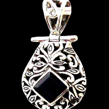 Bijoux indiens - Pendentif indien Iolite (Saphir d'Eau)