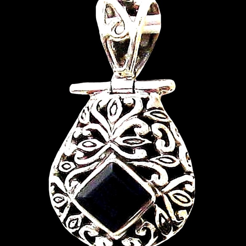 Bijoux indiens - Pendentif indien Iolite (Saphir d'Eau)